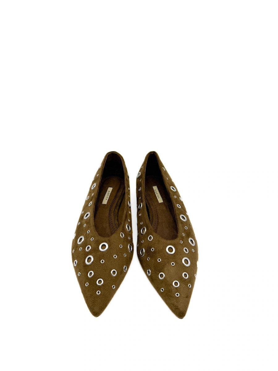 Bailarinas de Punta Afilada Y Ojales Metálicos, Corina M5610