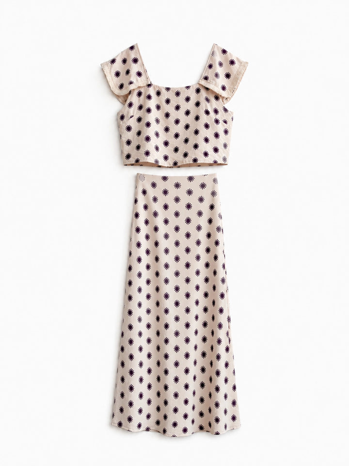 Conjunto Elegante de Top Crop y Falda Larga con Estampado Floral Morado Minimalista