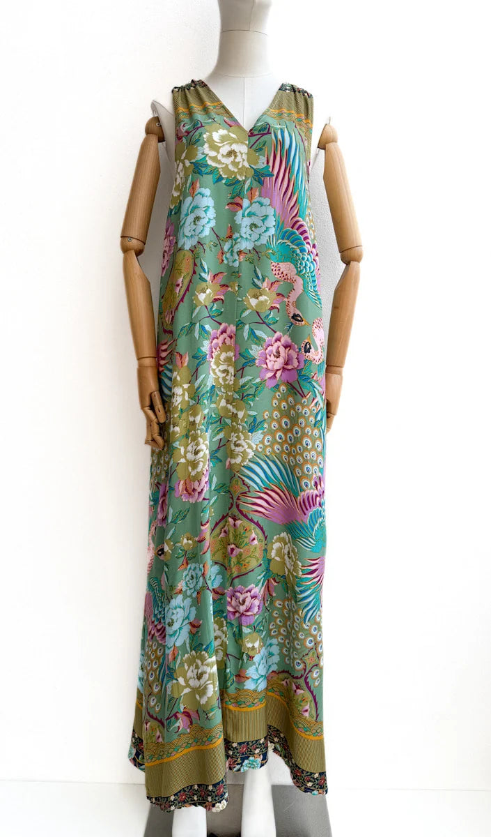 Vestido largo sin mangas con estampado floral y aves