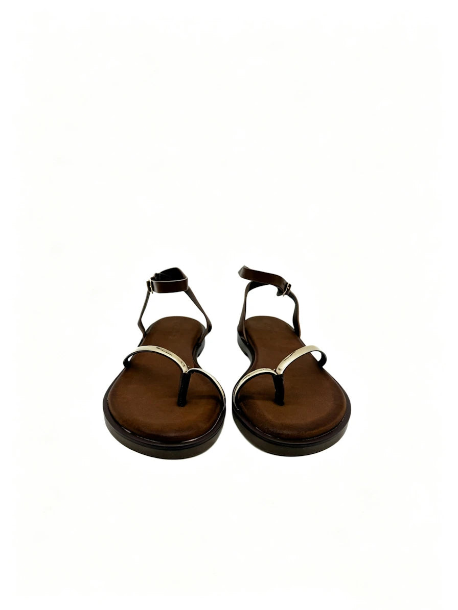 Sandalias de Dedo Confort con Detalle Dorado Flexible