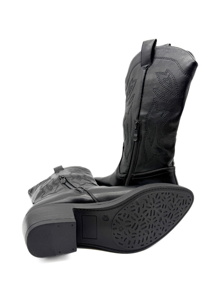 Bota cowboy negro de caña bordado.