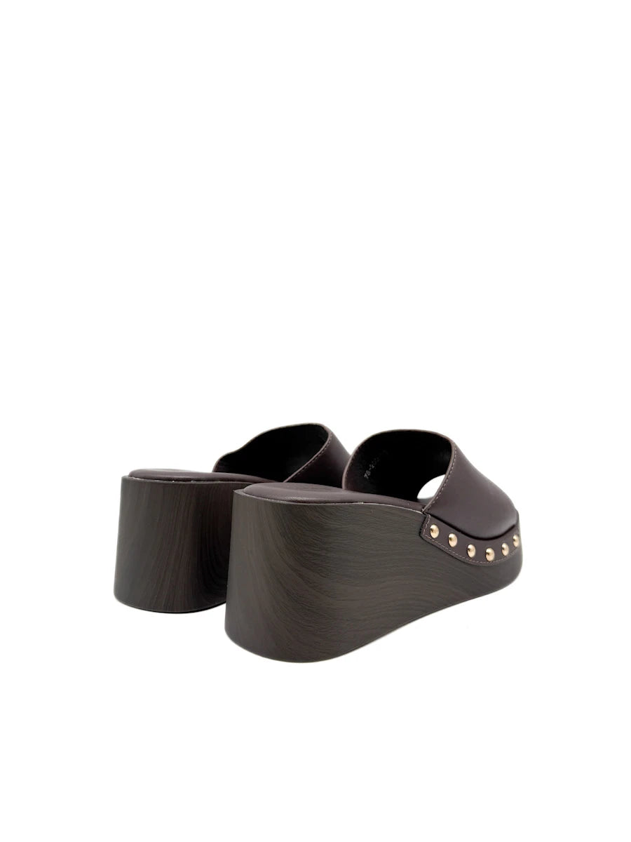 Sandalias de Cuña Tipo Zueco con Plataforma Efecto Madera y Tachuelas