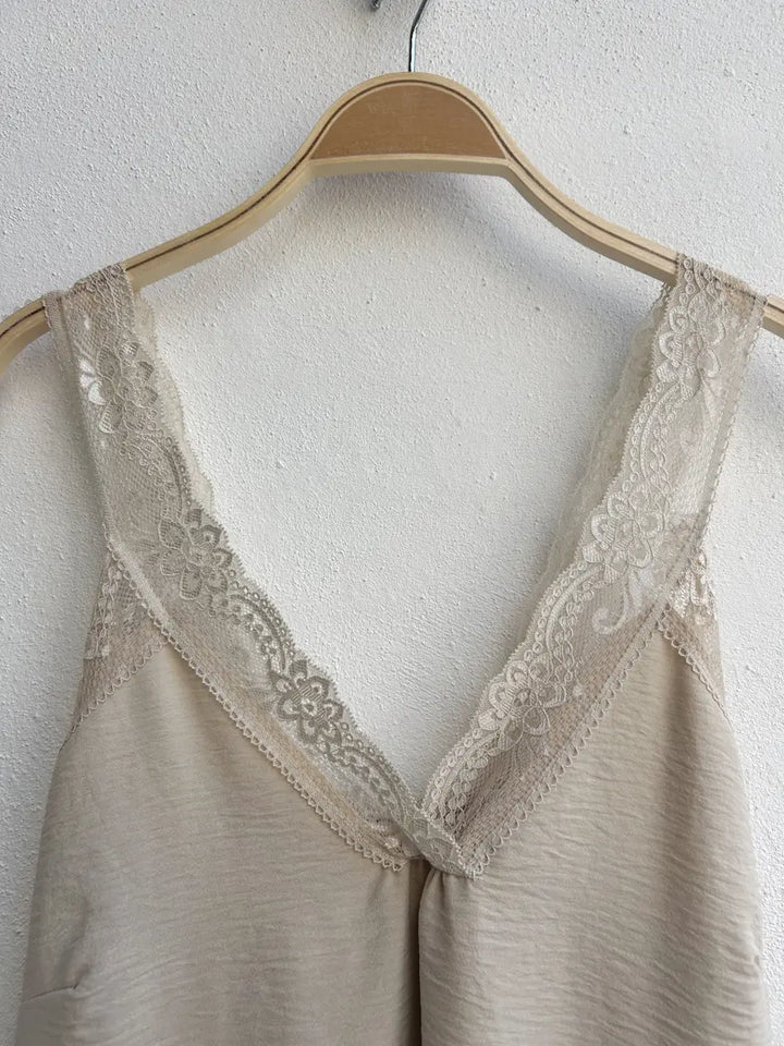 Top Lencero de Encaje con Escote en V y Tirantes Anchos