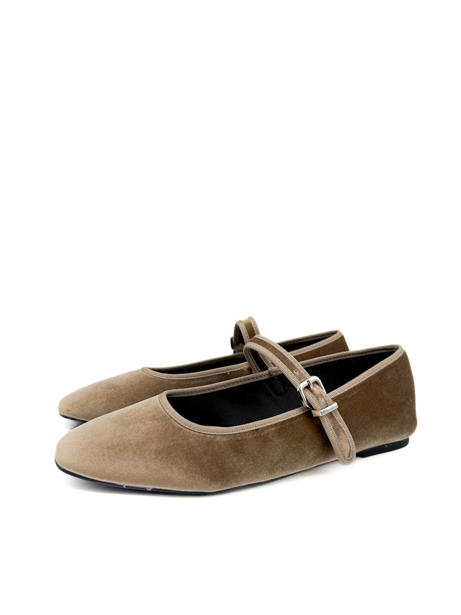 Elegantes Merceditas de Terciopelo  con Hebilla Corina M5630