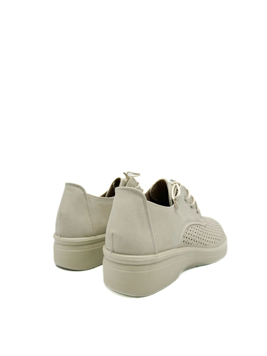 Zapato Oxford Beige con Calados Láser, Cordones y Suela de Cuña Ligera