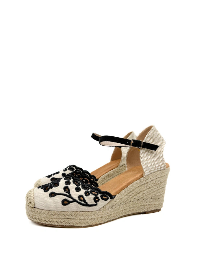 Alpargatas de Cuña con Calado Floral y Plataforma de Yute
