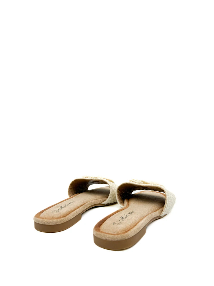 Sandalia Plana con Flor de Punto Tridimensional - Beige