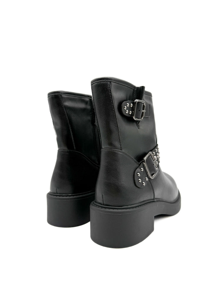 Botines Biker con Tachuelas y Hebillas Metálicas en Suela de Plataforma.
