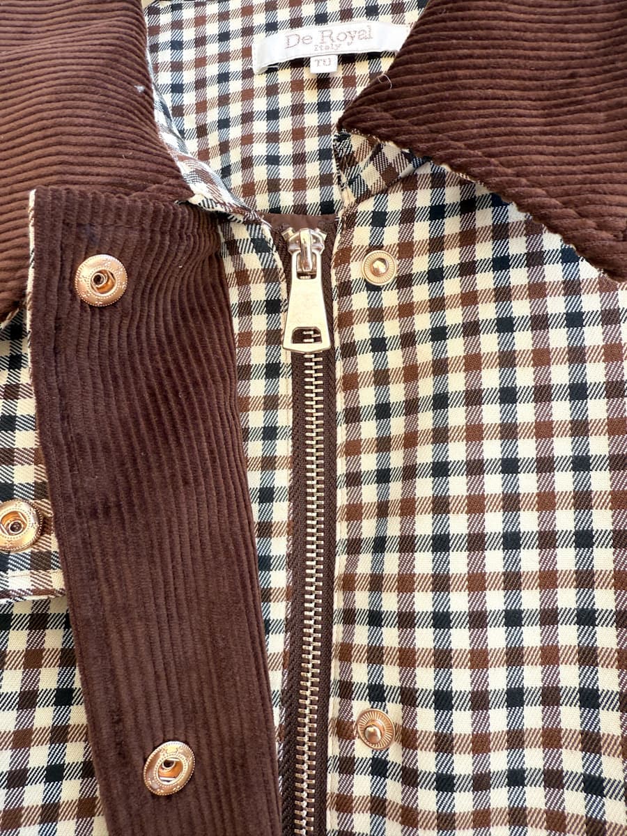 Chaqueta de Cuadros con Detalles en Pana