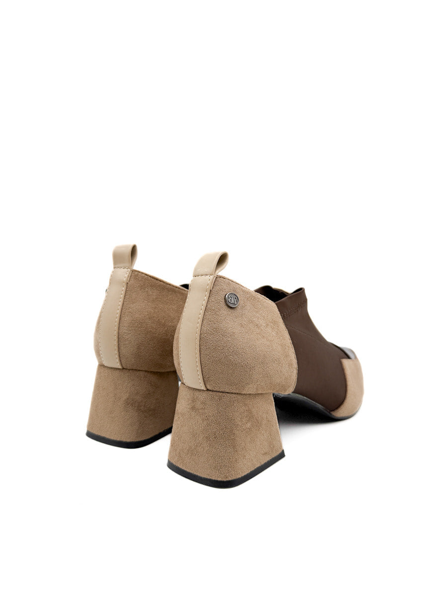 Zapatos de Tacón Bajo con Diseño de Bloques de Color y Texturas Mixtas.