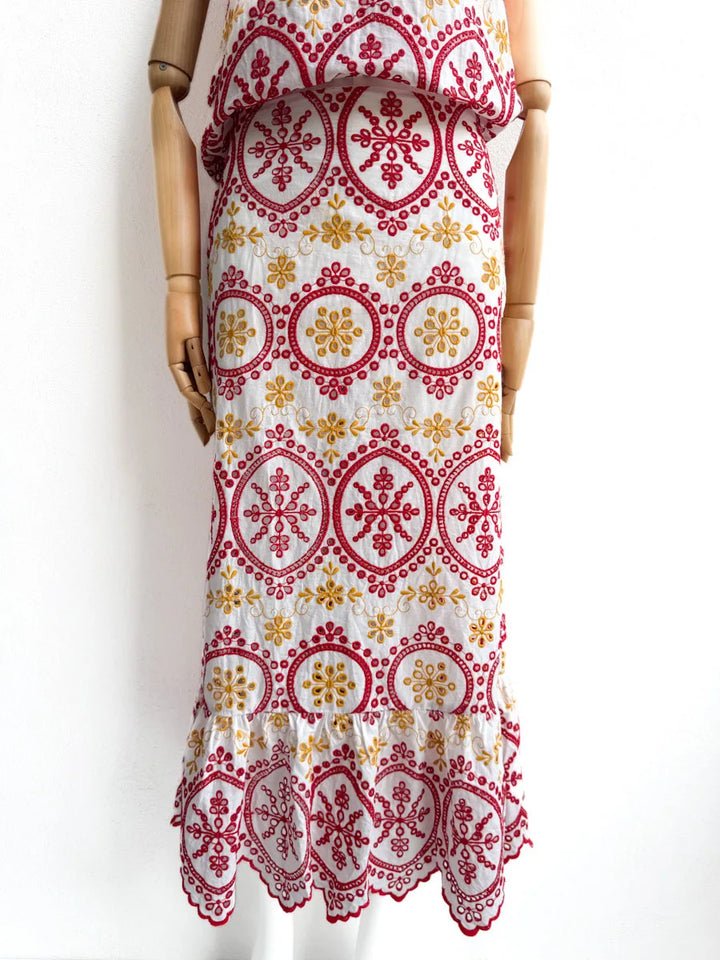 Bordados en Rojo y Mostaza: Conjunto Único