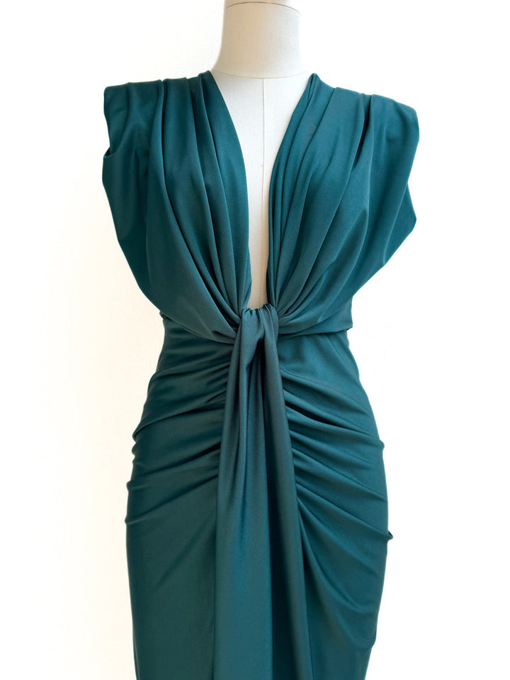 Vestido Largo Drapeado con Escote en V Profundo, Nudo en la Cintura.
