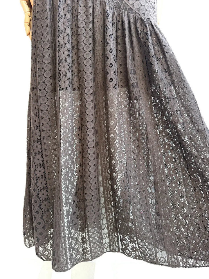 Falda larga de encaje