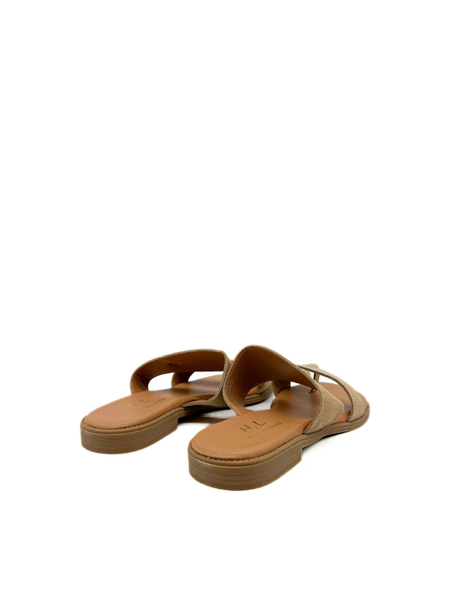 Sandalia plana de ante con anillo al dedo ALIEVA