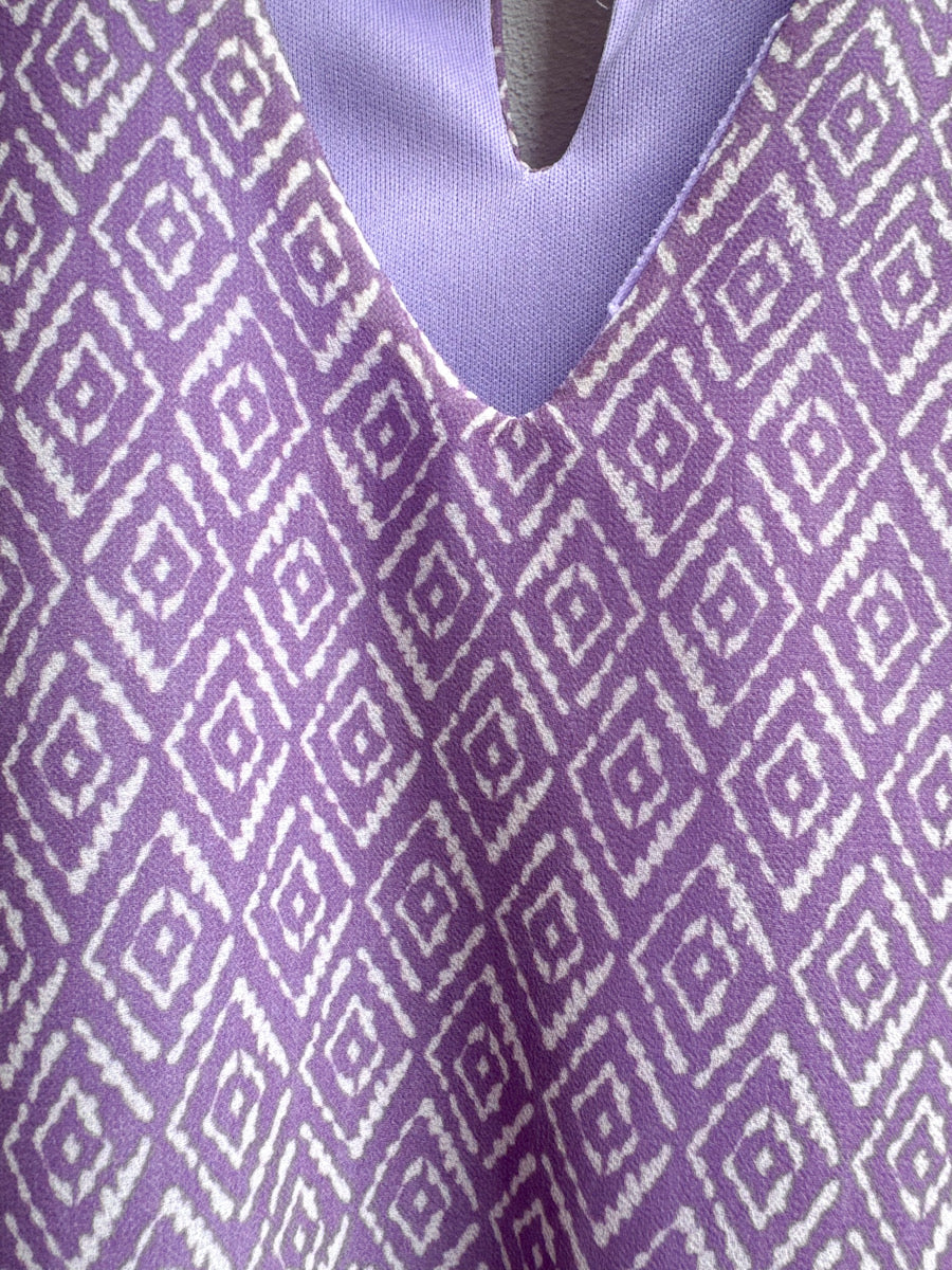 Blusa de Manga Larga con Estampado Geométrico, Disponible en Más Colores y Diseños