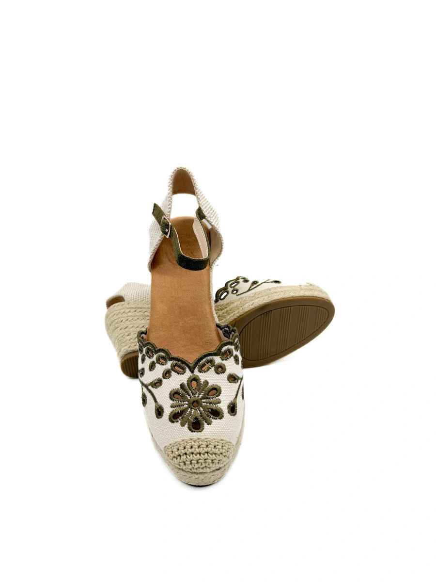 Alpargatas de Cuña con Calado Floral y Plataforma de Yute