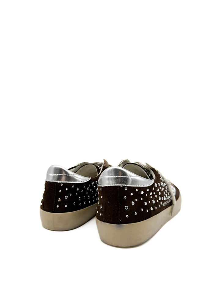 Zapatillas Corina Casuales Marrón con Tachuelas Plateadas y Talón Metalizado