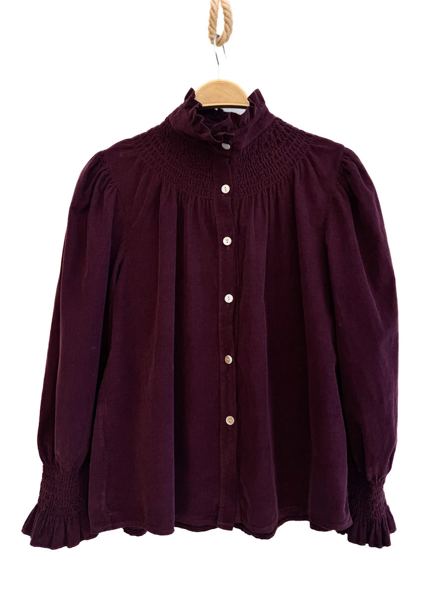 Blusa de Pana con Cuello Volante y Detalle Plisado