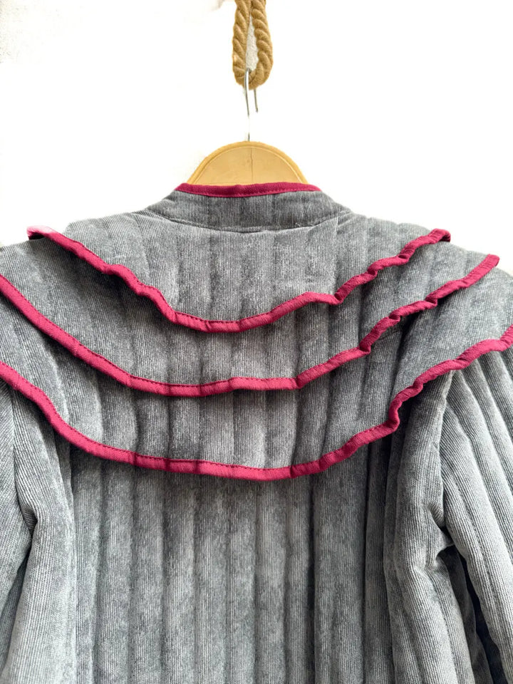 Chaqueta Acolchada con Diseño Escalonado en el Hombro