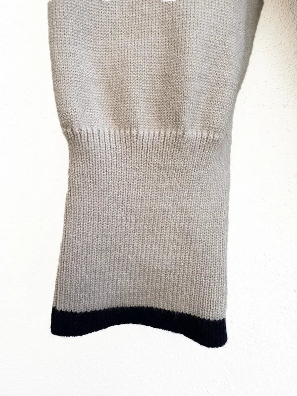 Suéter de Punto Multicolor con Diseño Geométrico en V