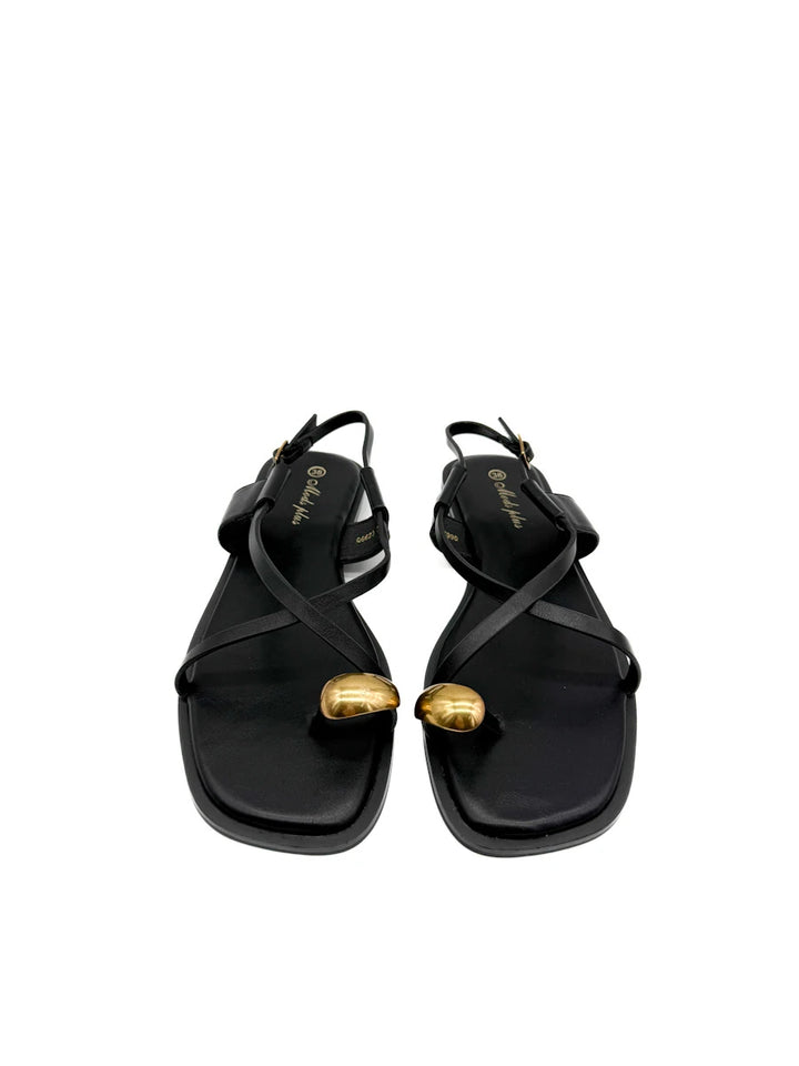 Sandalias Planas con Tira de Dedo y Adorno Dorado Escultural