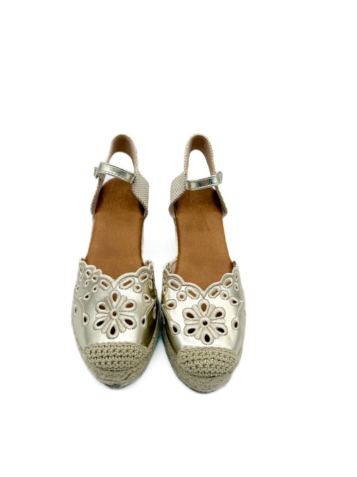 Alpargatas de Cuña con Calado Floral y Plataforma de Yute