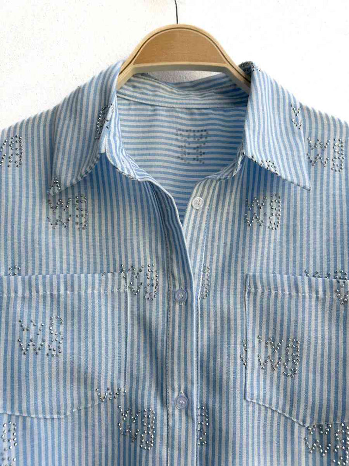 Camisa Celeste de Rayas con Detalles Bordados Brillantes