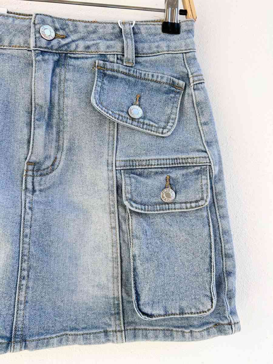 Falda de Mezclilla con Bolsillos y Estilo Cargo