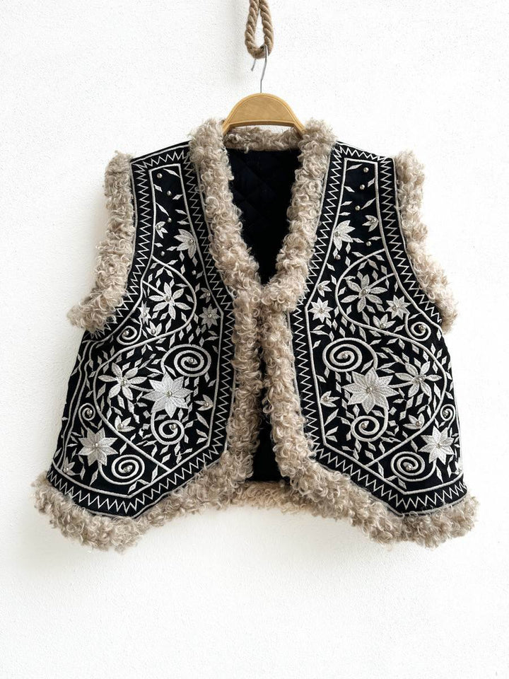 Chaleco BH5034 Bordado con Tachuela Negro