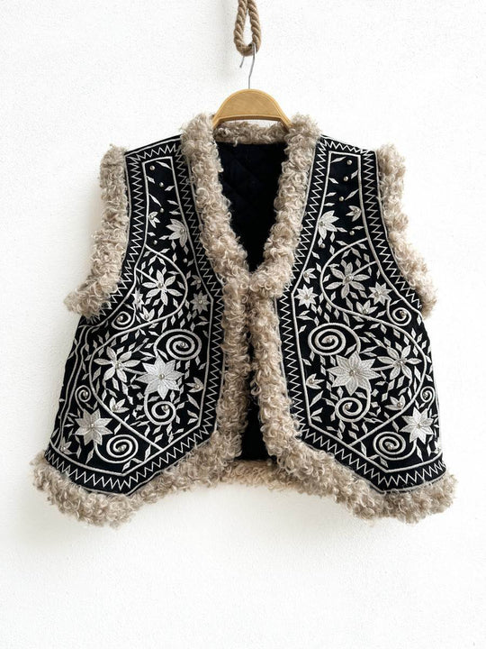 Chaleco BH5034 Bordado con Tachuela Negro