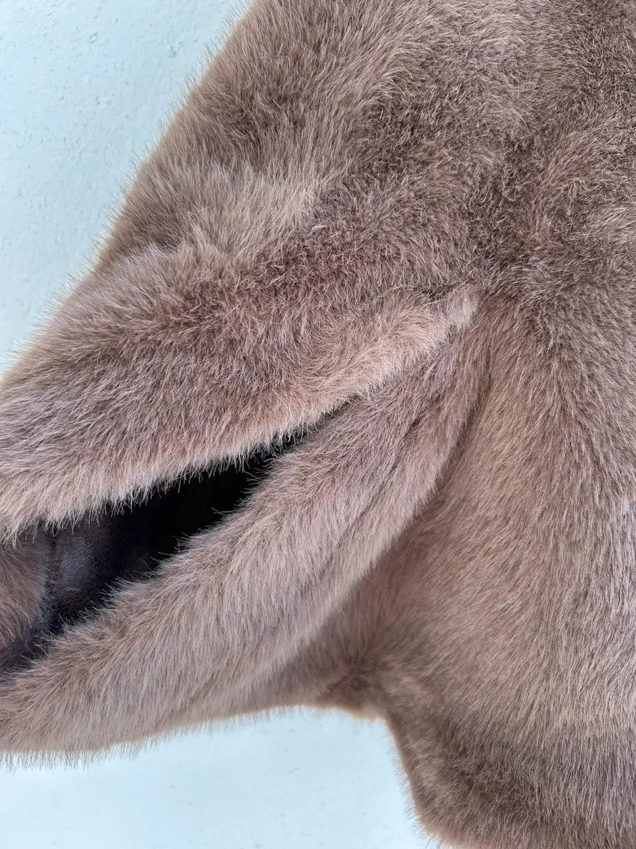 Abrigo Corto de Pelo