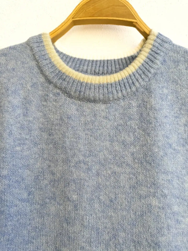 Chaleco Azul Claro con Detalles de Corazones Dorados