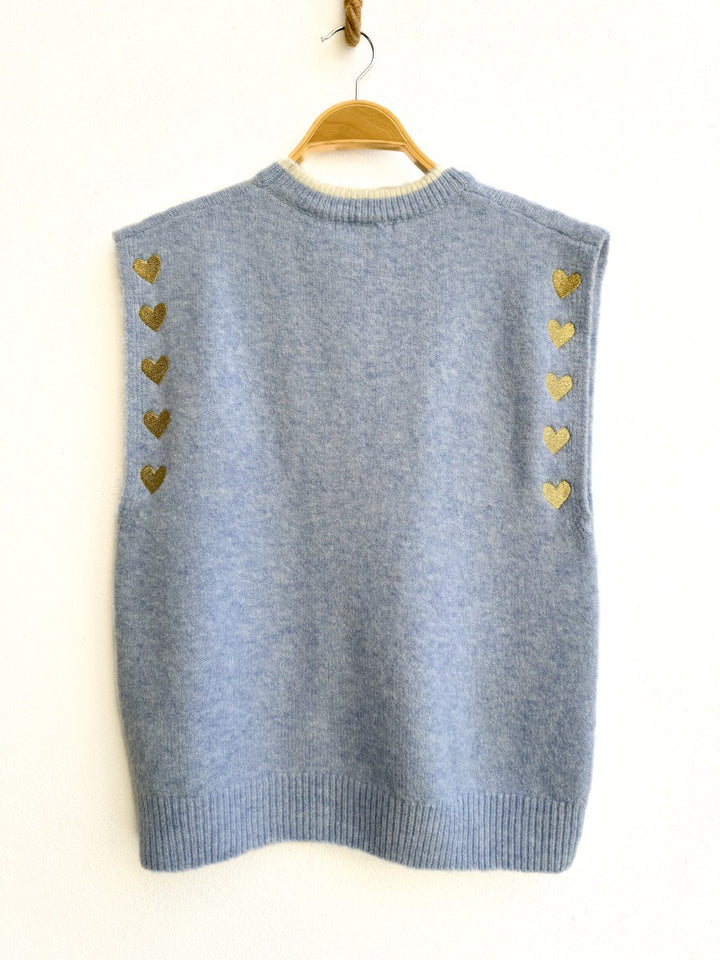 Chaleco Azul Claro con Detalles de Corazones Dorados