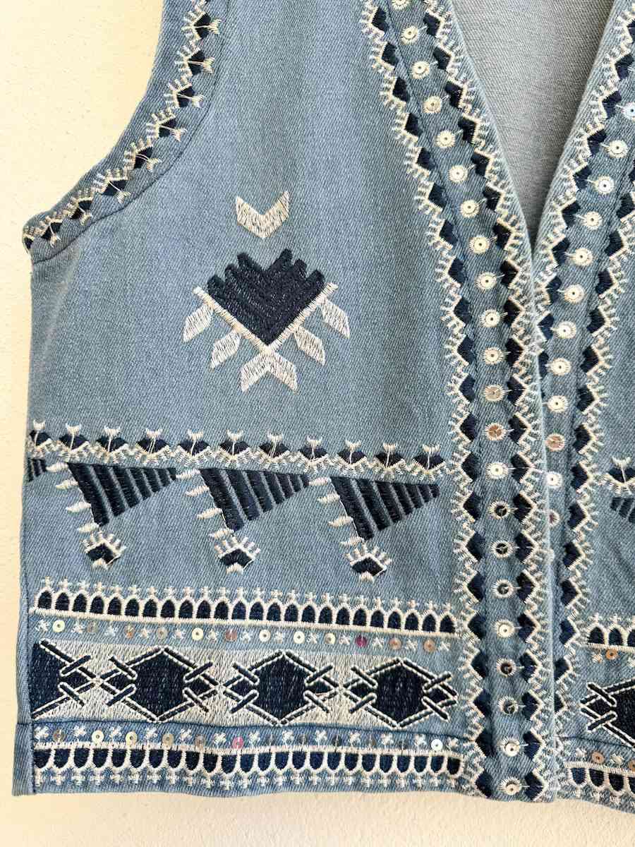 Chaleco Denim con Bordado Artesanal
