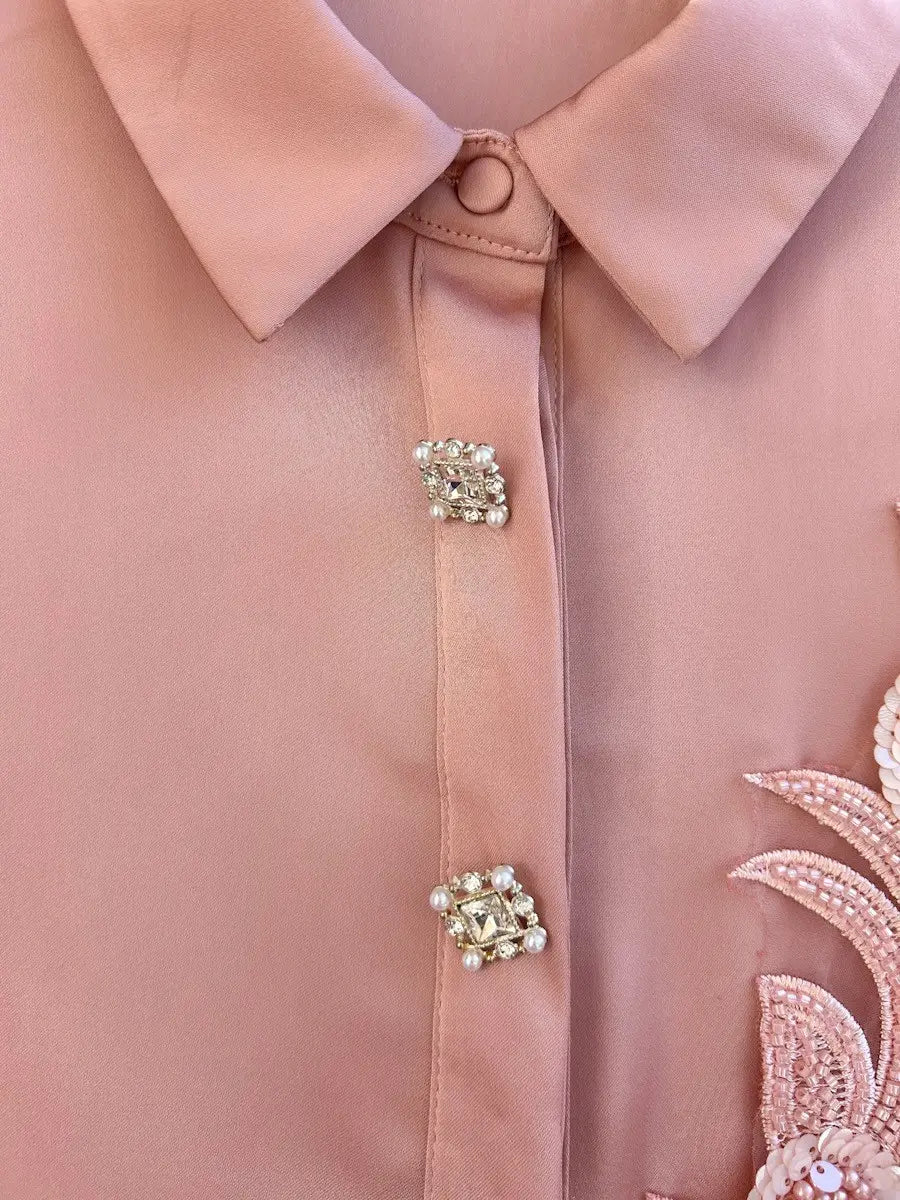 Blusa satinada con bordado floral