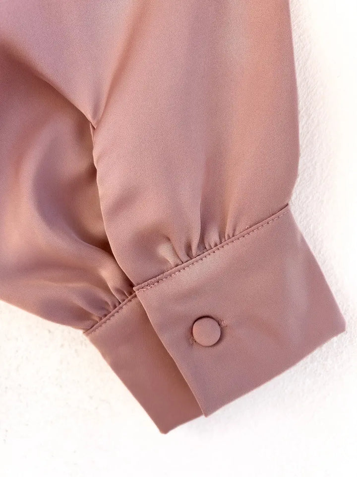 Blusa satinada con bordado floral