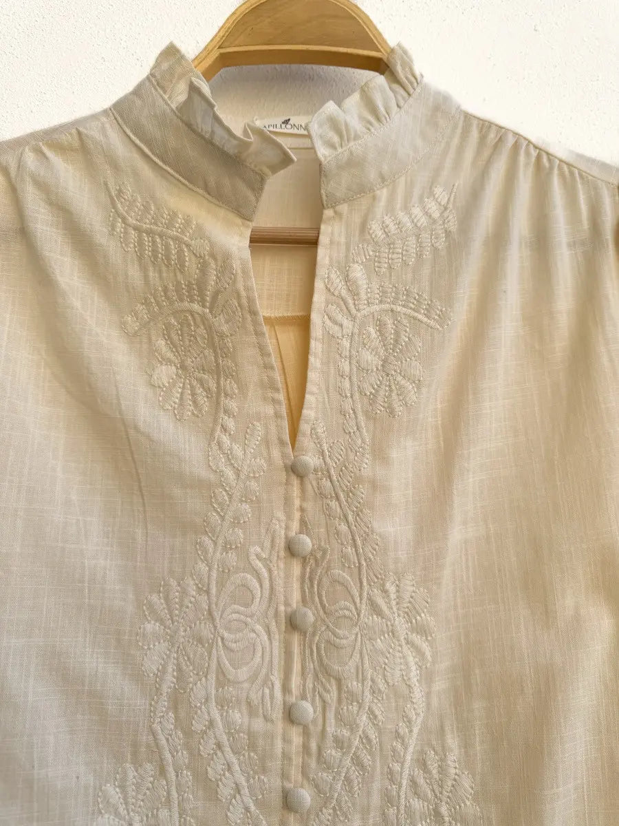 Blusa Beige Bordada de Manga Larga