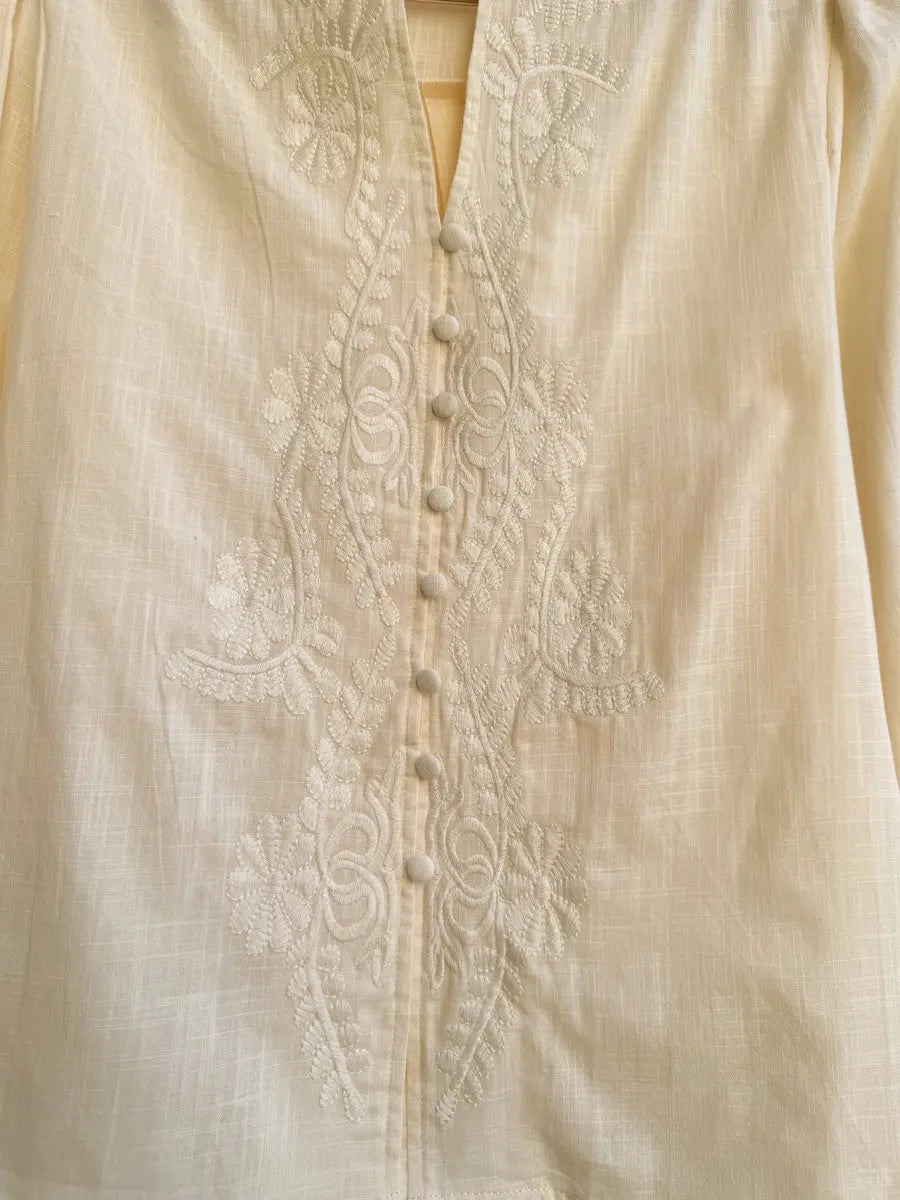 Blusa Beige Bordada de Manga Larga