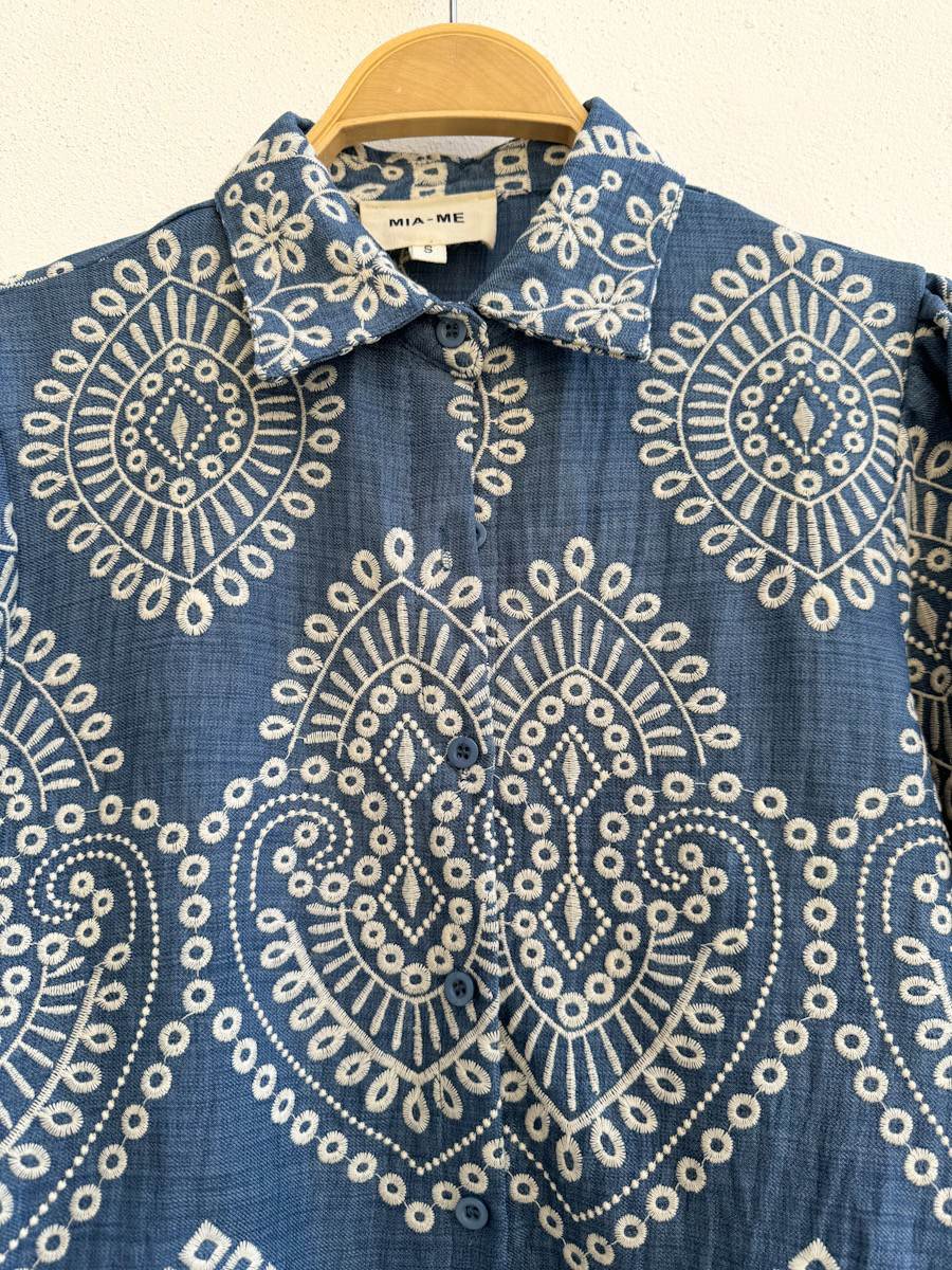 Blusa Bohemia Bordada en Azul Índigo