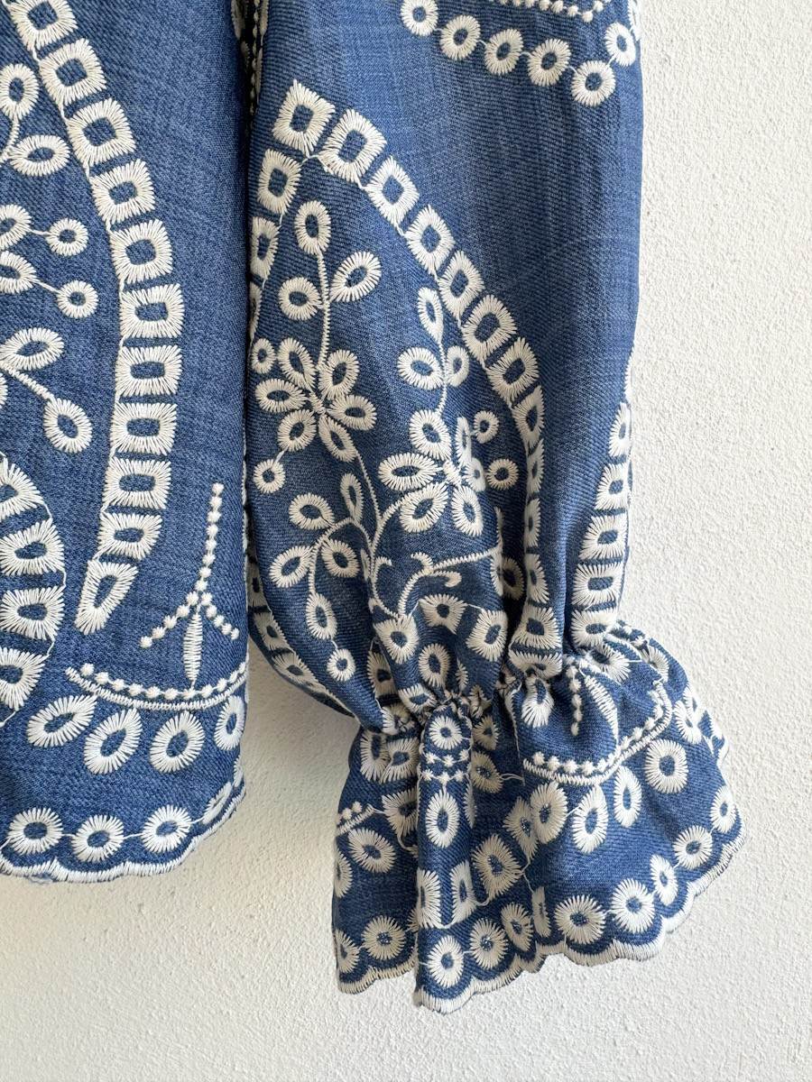 Blusa Bohemia Bordada en Azul Índigo