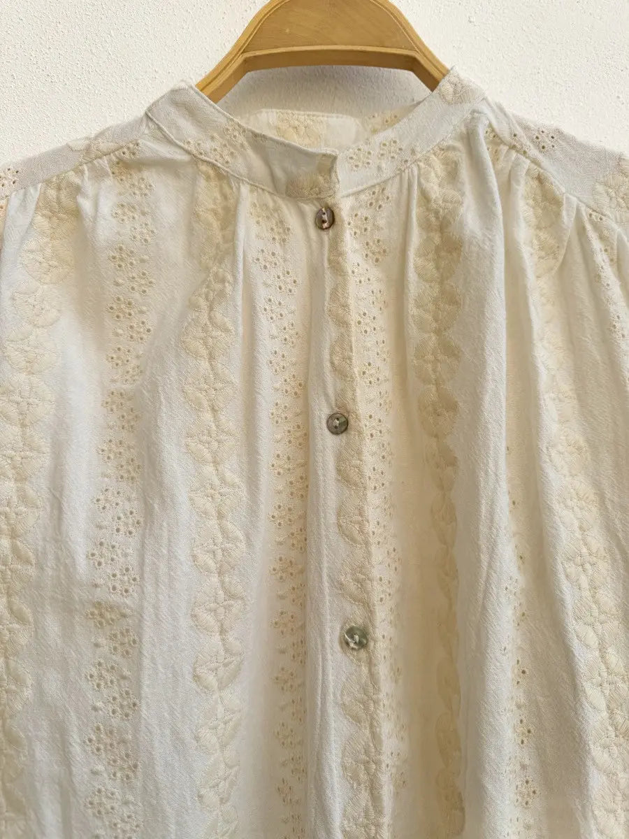Blusa Vintage de Encaje Bordado en Color Marfil