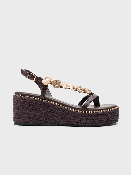 Sandalias de cuña  yute con discos dorados y plataforma.