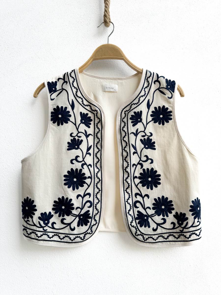 CHALECO CORTO BORDADOS FT781 Beige única