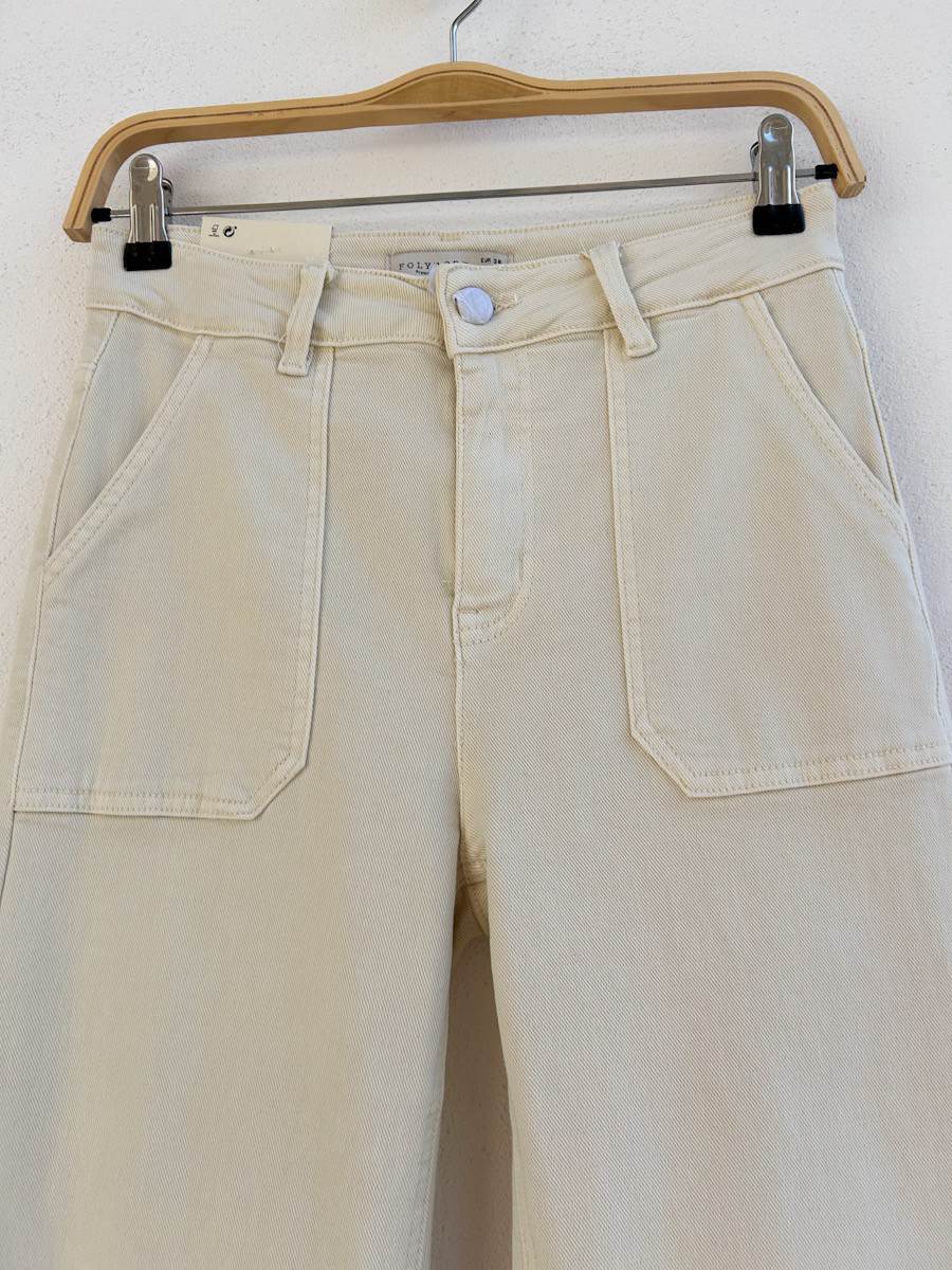 Pantalón de mezclilla rectos con bolsillos frontales