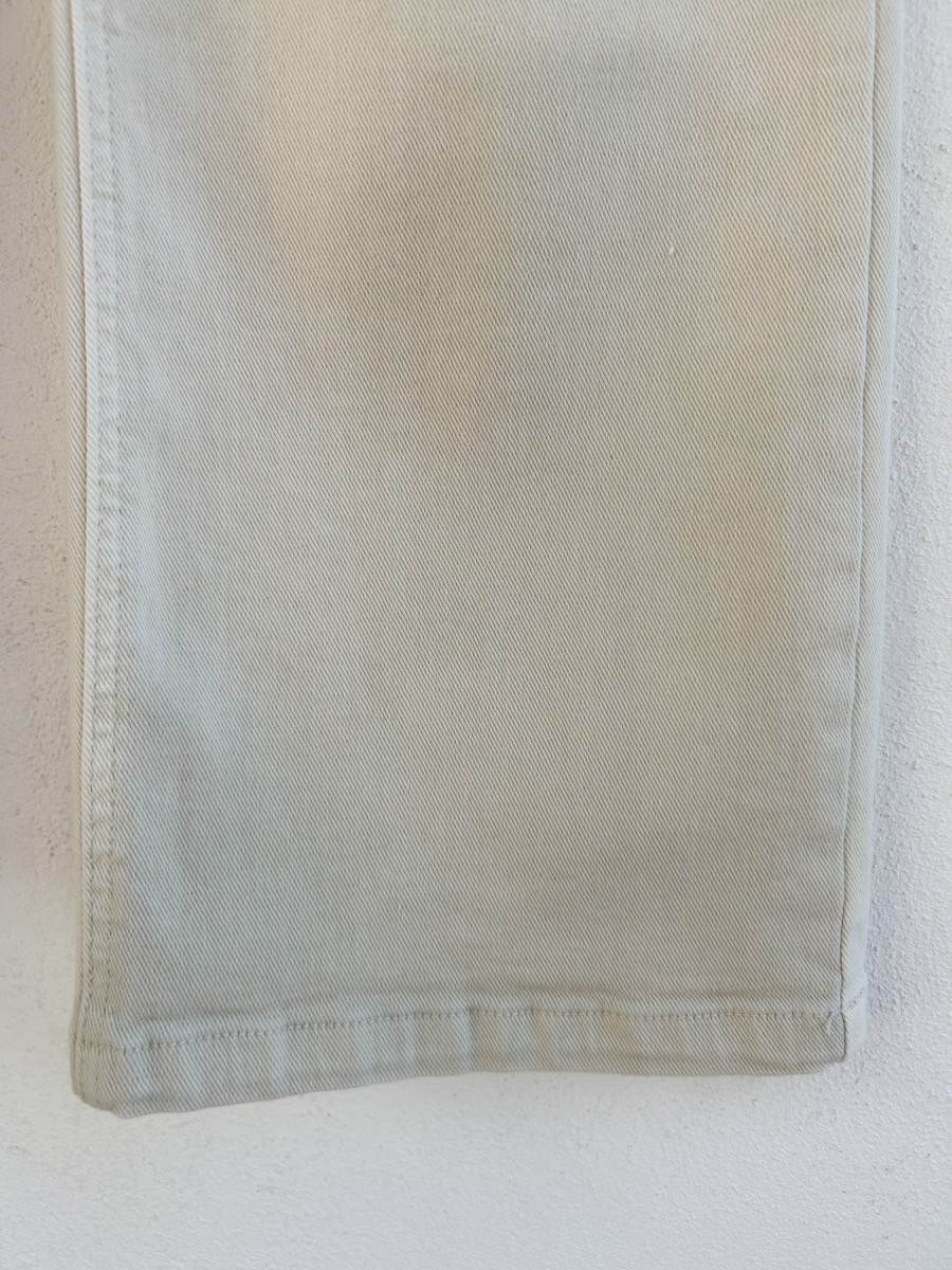 Pantalón de mezclilla rectos con bolsillos frontales