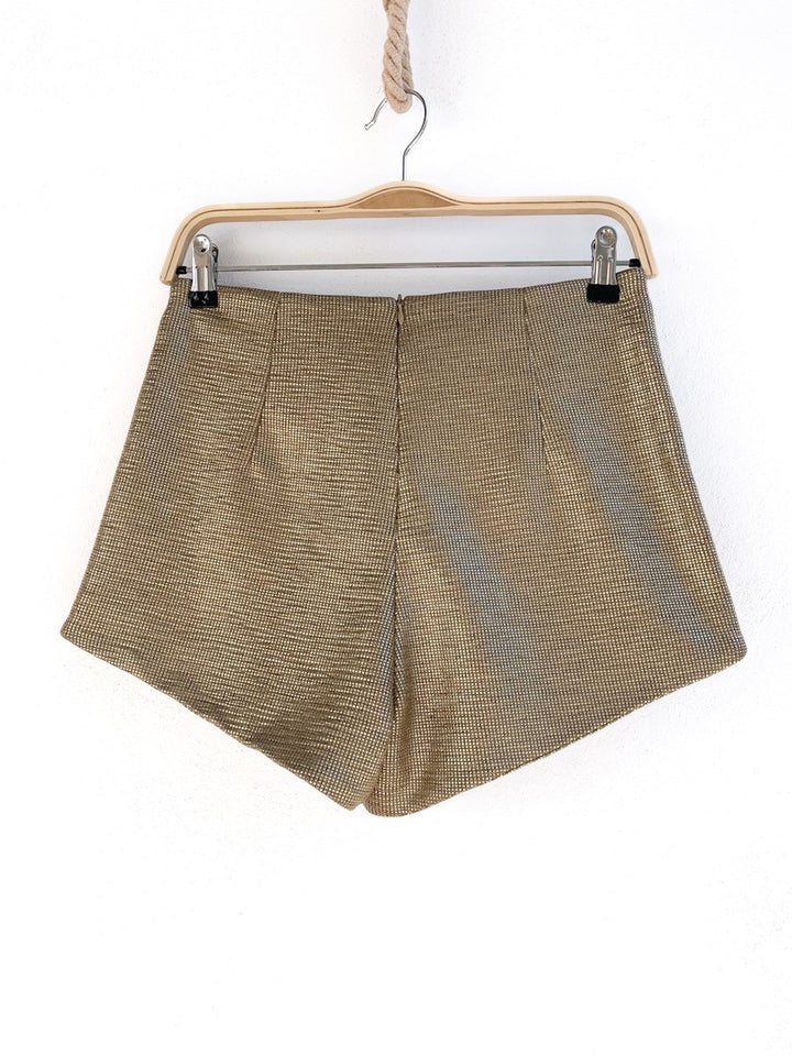 Shorts Oro Ajustados Mujer Estilo Formal