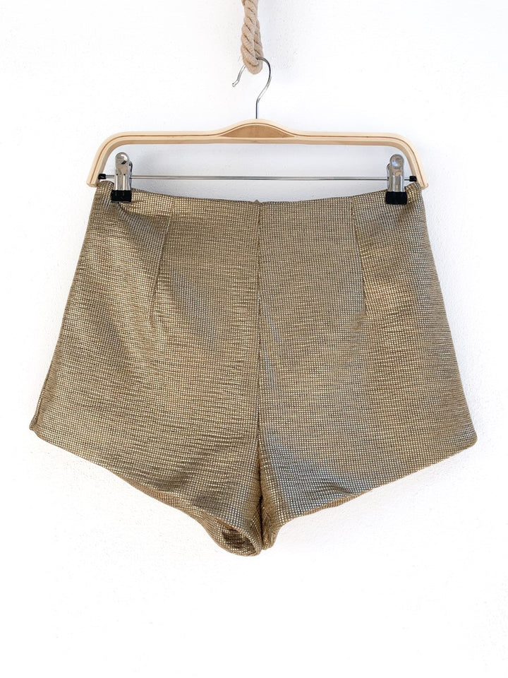 Shorts Oro Ajustados Mujer Estilo Formal