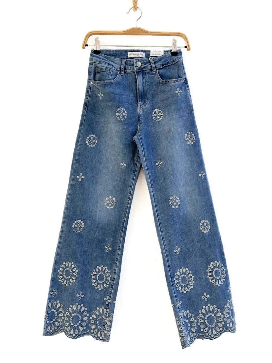 vaquero de mezclilla con bordado floral Azul