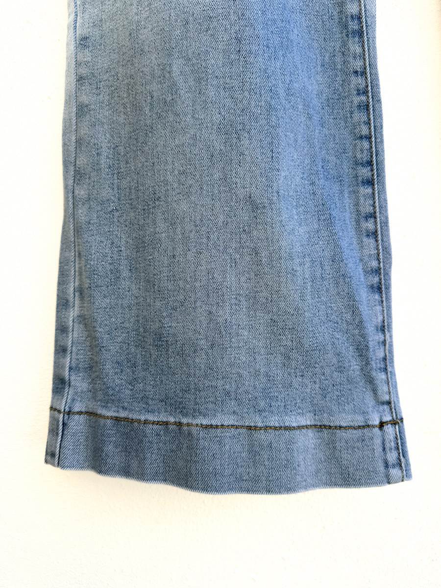 Jeans Rectos de Tiro Alto con Botones Frontales