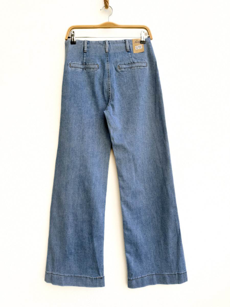 Jeans Rectos de Tiro Alto con Botones Frontales